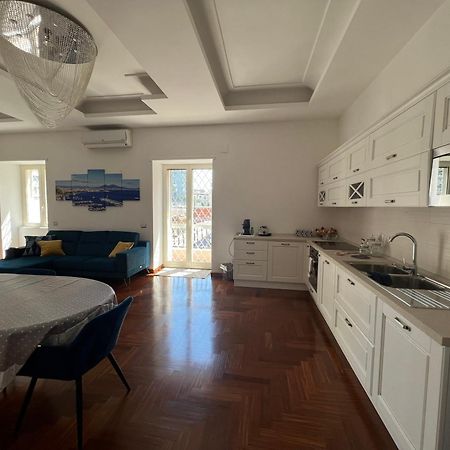 Holiday Home Mar Pacifico Napoli Bagian luar foto